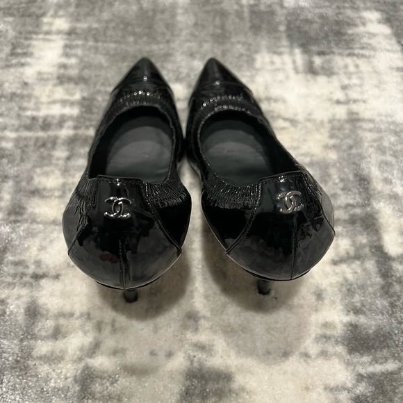 Chanel 100% authentic patent leather heels black 36.5 - Picture 7 of 10
